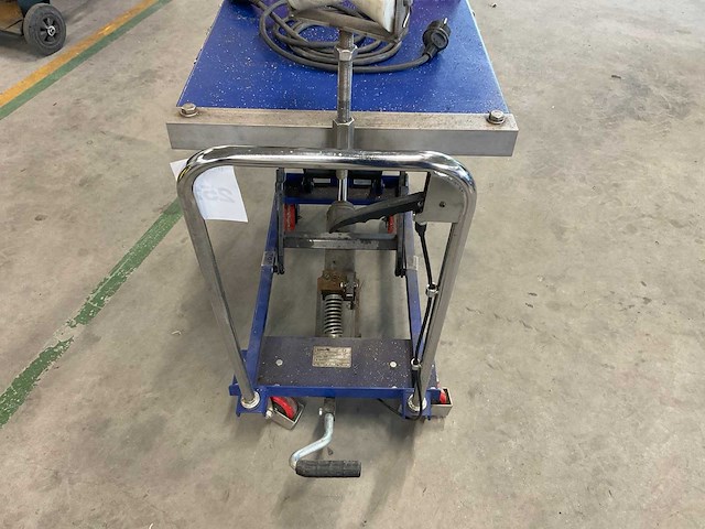 Axxair cc170 buizen zaagmachine op heftafel - afbeelding 6 van  8