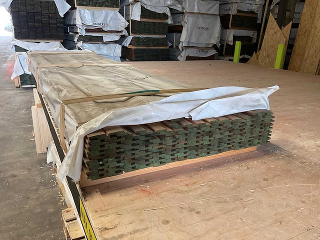 Ayous shiplap, thermisch gemodificeerd hout (123x) - afbeelding 1 van  4