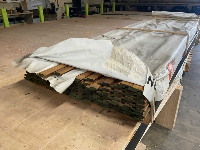 Ayous shiplap, thermisch gemodificeerd hout (123x) - afbeelding 2 van  4
