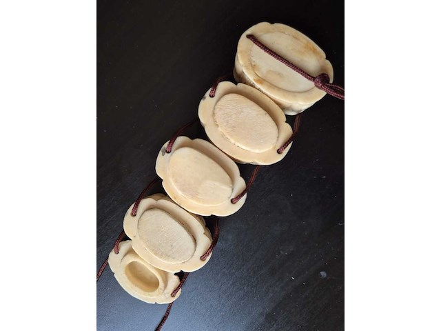 Aziatische inro gesneden uit bot - afbeelding 3 van  7