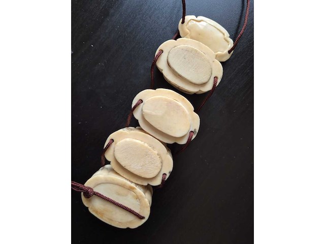 Aziatische inro gesneden uit bot - afbeelding 4 van  7