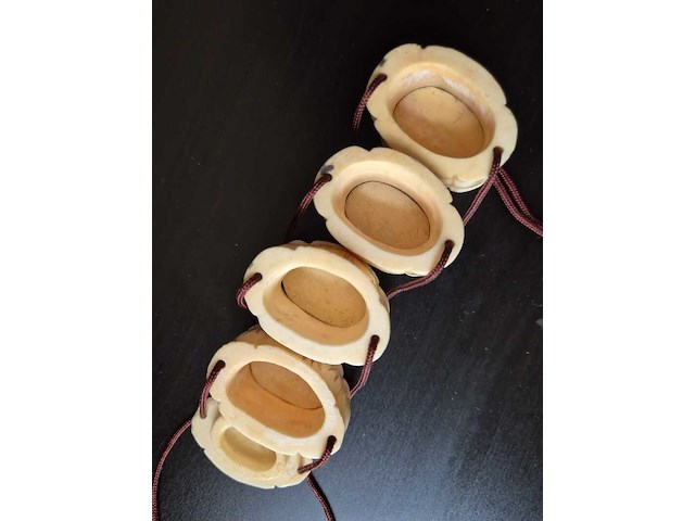 Aziatische inro gesneden uit bot - afbeelding 5 van  7