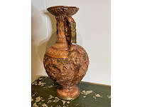 Aziatische vaas met reliëf - afbeelding 3 van  7