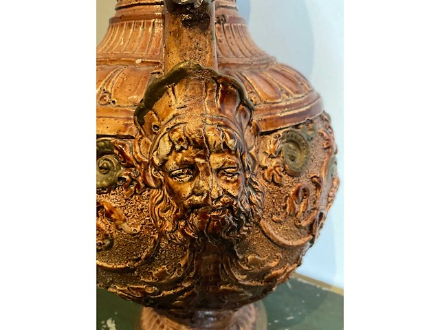 Aziatische vaas met reliëf - afbeelding 5 van  7