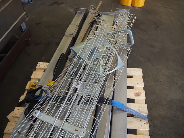 Azo - afbeelding 9 van  33