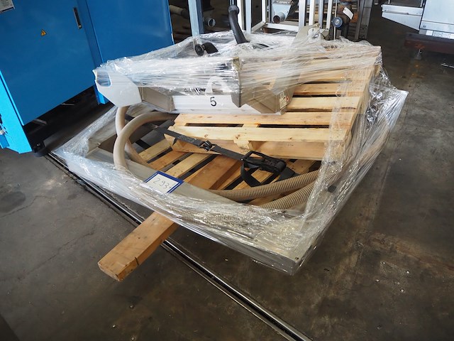 Azo - afbeelding 10 van  33