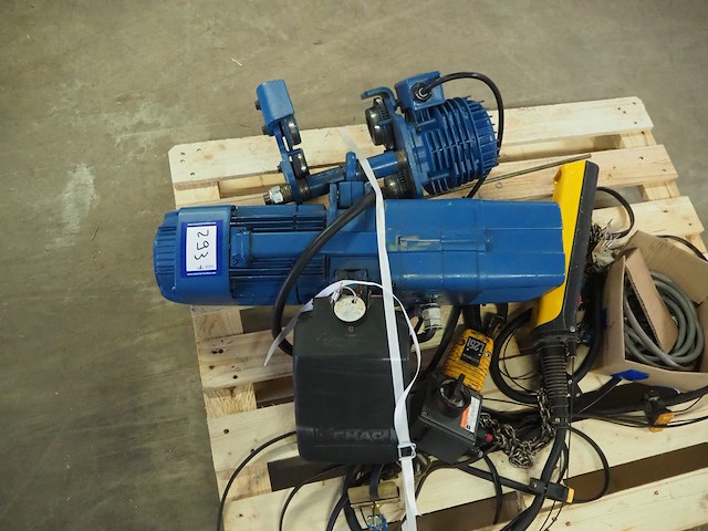 Azo - afbeelding 17 van  33