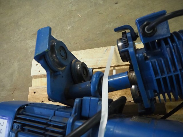 Azo - afbeelding 18 van  33