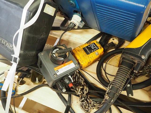 Azo - afbeelding 20 van  33