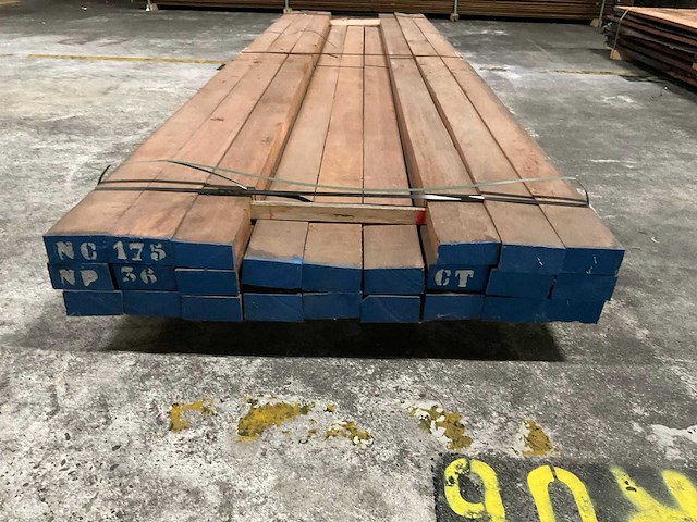 Azobe balken 50x100 mm (24x) - afbeelding 1 van  2