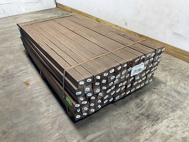 Azobé fas hardhouten paal geschaafd gepunt 180x6,5x6,5 cm (84x) - afbeelding 1 van  7