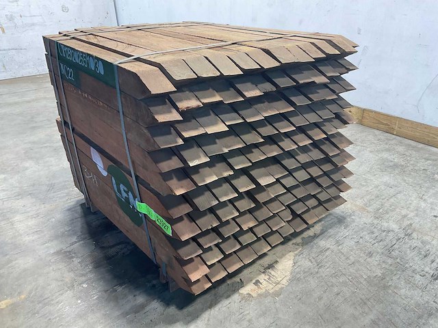 Azobé fas hardhouten tuinpaal gepunt 100x7x7 cm (120x) - afbeelding 1 van  7