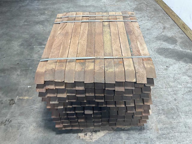 Azobé fas hardhouten tuinpaal gepunt 100x7x7 cm (120x) - afbeelding 4 van  7