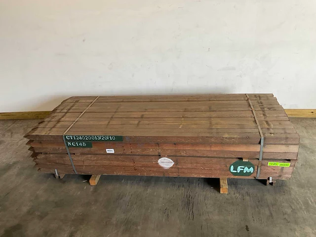 Azobé fas hardhouten tuinpaal gepunt 275x7x7 cm (160x) - afbeelding 1 van  5