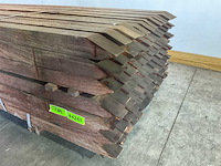 Azobé fas hardhouten tuinpaal gepunt 350x7x7 cm (60x) - afbeelding 4 van  5