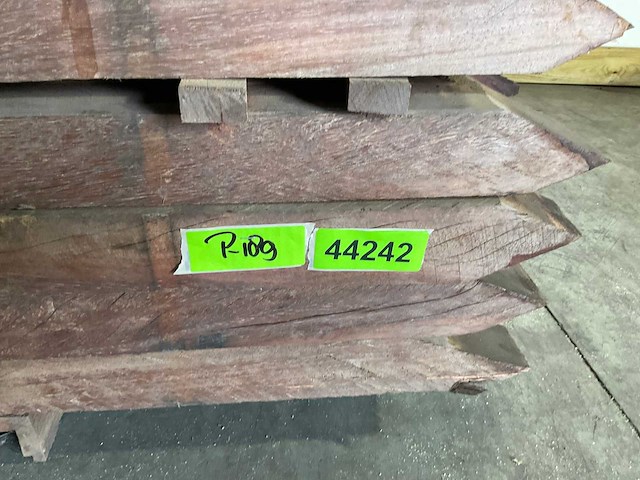 Azobé fas hardhouten tuinpaal gepunt 400x7x7 cm (120x) - afbeelding 5 van  5