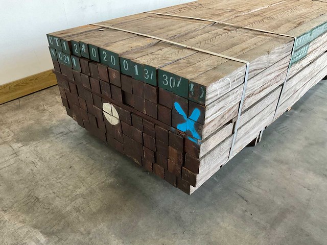 Azobé fas hardhouten tuinpaal gepunt 400x7x7 cm (120x) - afbeelding 2 van  4