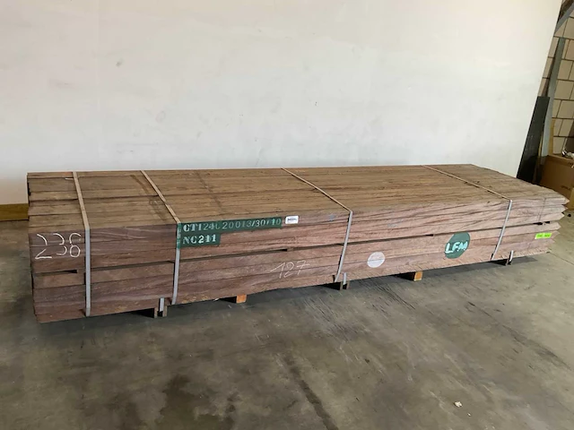 Azobé fas hardhouten tuinpaal gepunt 400x7x7 cm (120x) - afbeelding 2 van  5