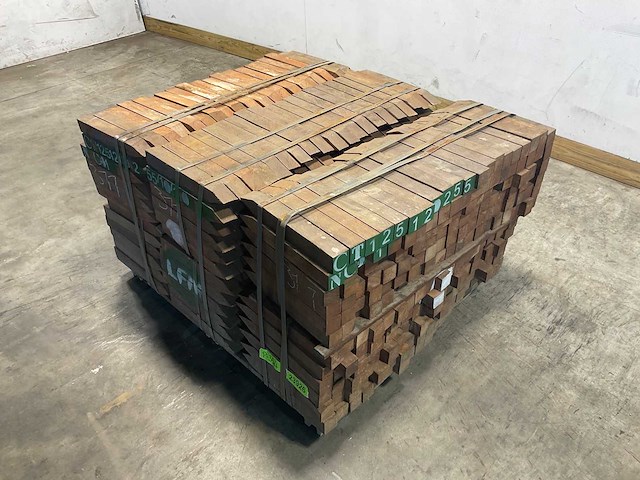 Azobé fas hardhouten tuinpaal gepunt 40x5x5 cm (720x) - afbeelding 1 van  3