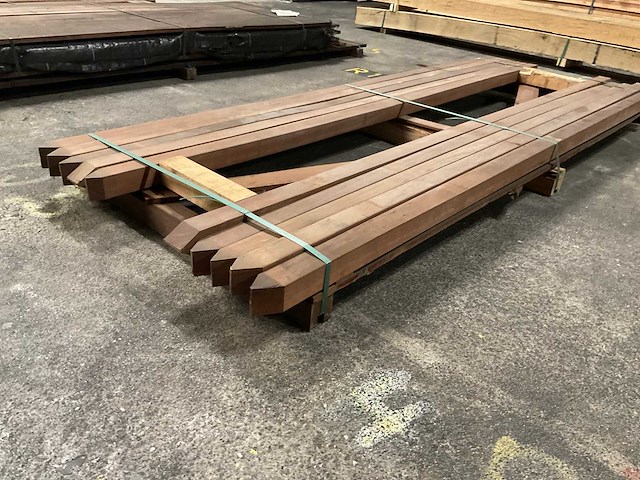 Azobe gepuinte palen geschaafd 65x65 mm (10x) - afbeelding 4 van  4