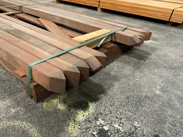 Azobe gepuinte palen geschaafd 65x65 mm (10x) - afbeelding 3 van  3