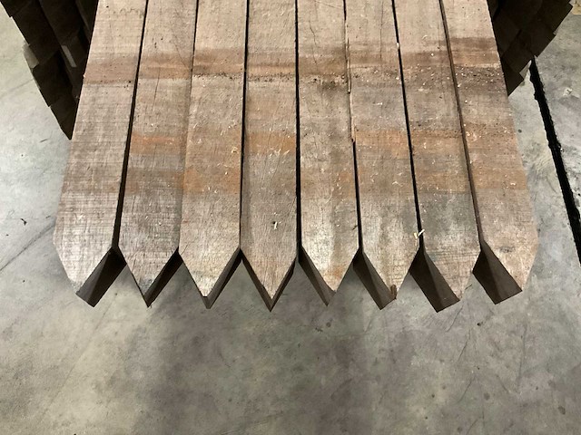 Azobe gepunte palen 60x60 mm (160x) - afbeelding 6 van  6
