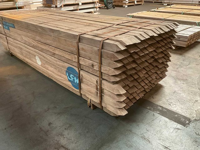 Azobe gepunte palen 60x60 mm (160x) - afbeelding 2 van  5