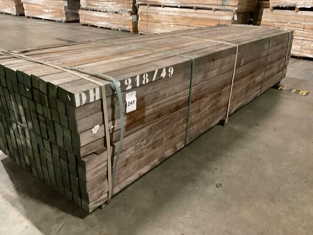 Azobe gepunte palen 60x60 mm (160x) - afbeelding 3 van  5