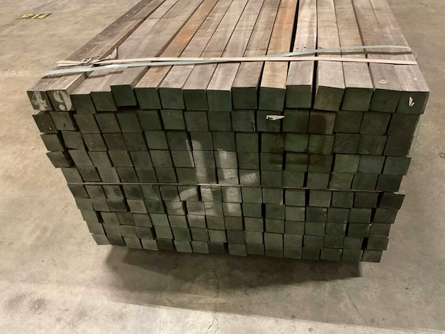 Azobe gepunte palen 60x60 mm (160x) - afbeelding 4 van  5