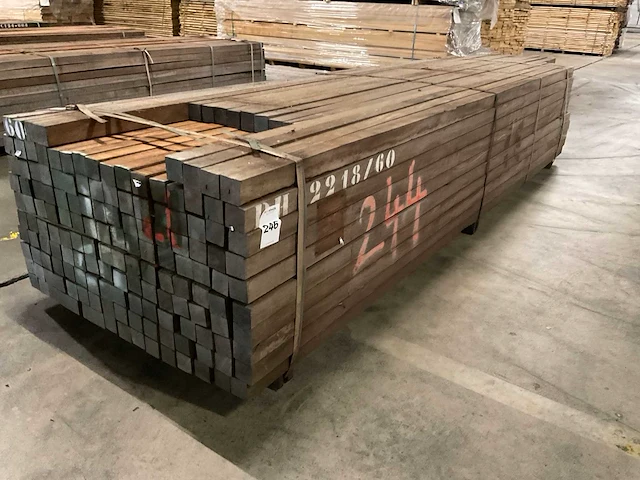 Azobe gepunte palen 60x60 mm (160x) - afbeelding 3 van  6
