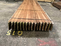 Azobe gepunte palen 60x60 mm (48x) - afbeelding 2 van  6