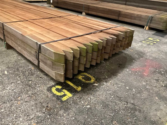 Azobe gepunte palen 60x60 mm (48x) - afbeelding 6 van  6