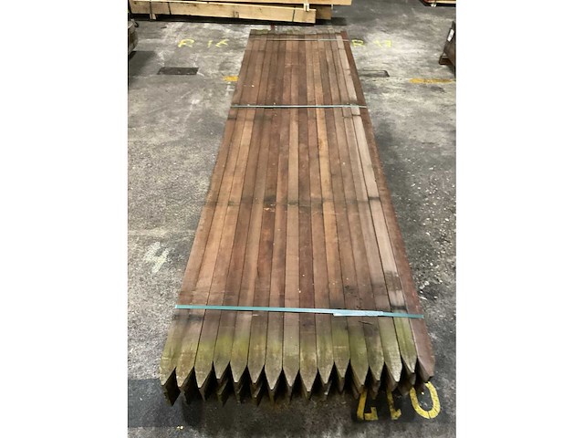 Azobe gepunte palen 60x60 mm (48x) - afbeelding 5 van  6