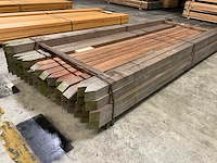 Azobe gepunte palen 60x60 mm (50x) - afbeelding 1 van  6