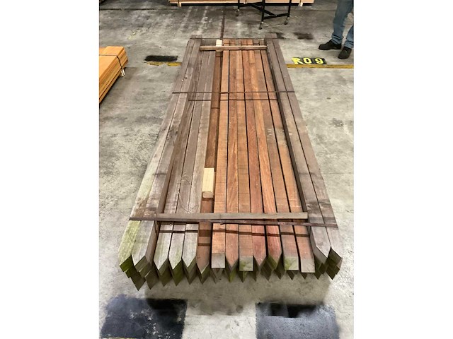 Azobe gepunte palen 60x60 mm (50x) - afbeelding 5 van  6