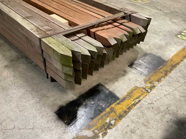 Azobe gepunte palen 60x60 mm (50x) - afbeelding 6 van  6