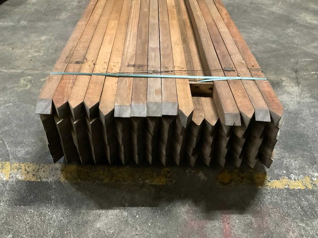 Azobe gepunte palen 60x60 mm (78x) - afbeelding 2 van  6