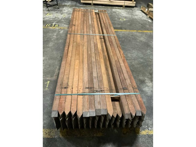 Azobe gepunte palen 60x60 mm (78x) - afbeelding 5 van  6