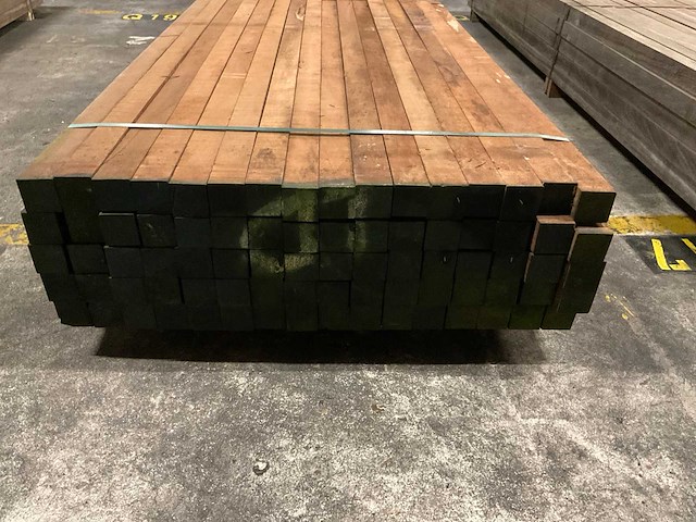 Azobe gepunte palen 60x60 mm (80x) - afbeelding 2 van  3