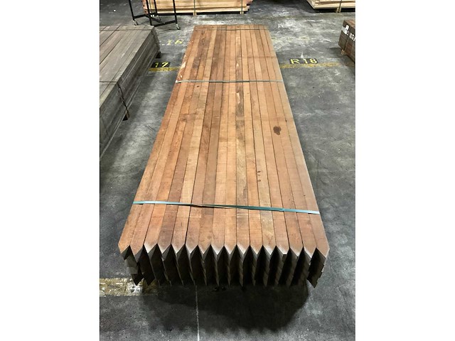 Azobe gepunte palen 60x60 mm (80x) - afbeelding 3 van  3