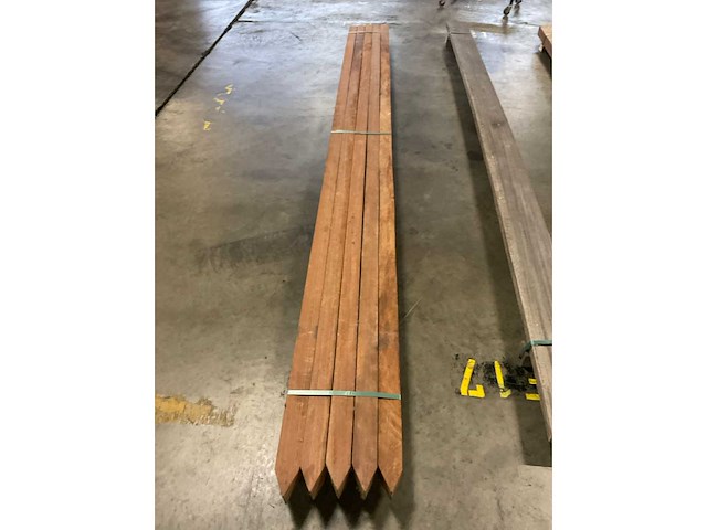 Azobé gepunte palen 70x70 mm (5x) - afbeelding 2 van  2