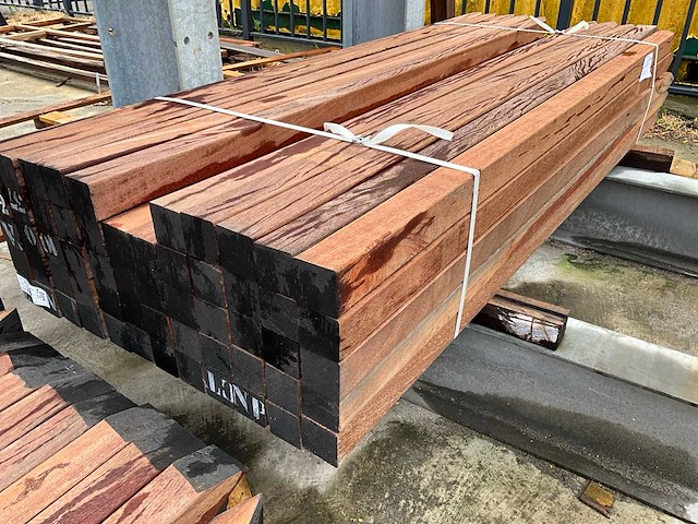 Azobé geschaafd palen 2000x65x65 mm (48x) - afbeelding 4 van  6