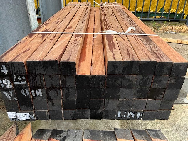 Azobé geschaafd palen 2000x65x65 mm (48x) - afbeelding 5 van  6