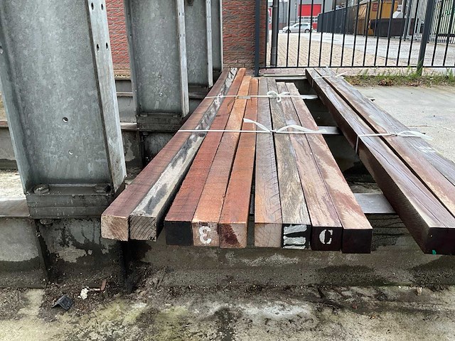 Azobé hardhout palen fijn bezaagd diverse afmetingen (9x) - afbeelding 1 van  3