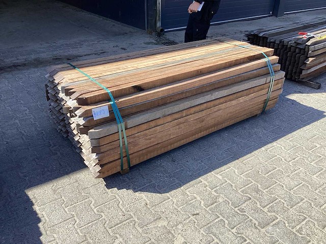 Azobè hardhouten paal 50x50x2000mm (179x) - afbeelding 1 van  5
