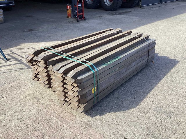 Azobè hardhouten paal 60x60x2000mm (108x) - afbeelding 1 van  6