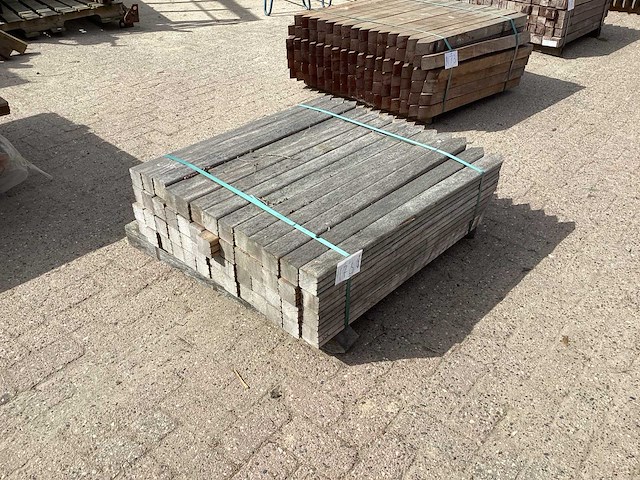 Azobè hardhouten paal 65x65x1000mm (52x) - afbeelding 1 van  5