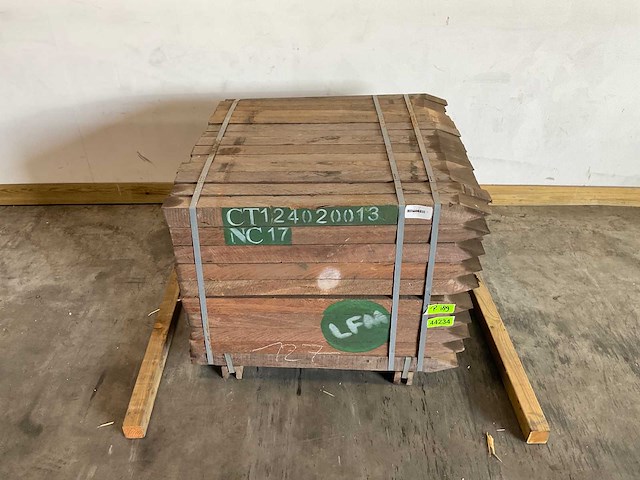 Azobé hardhouten tuinpaal fas gepunt 100x7x7 cm (112x) - afbeelding 1 van  5