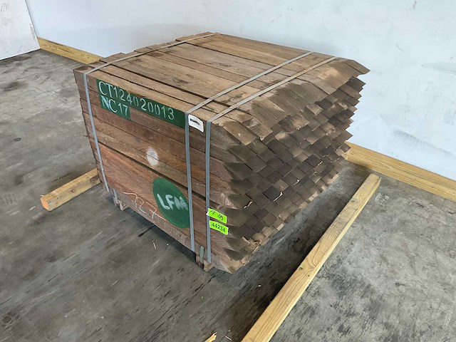 Azobé hardhouten tuinpaal fas gepunt 100x7x7 cm (112x) - afbeelding 3 van  5