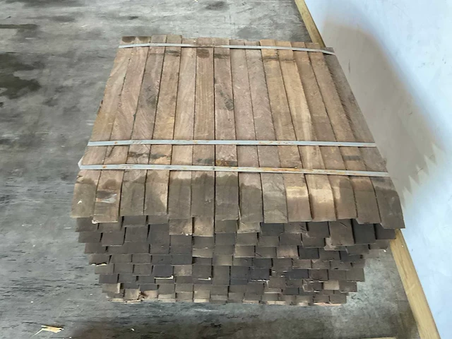 Azobé hardhouten tuinpaal fas gepunt 100x7x7 cm (112x) - afbeelding 4 van  5